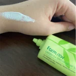 كرم ضد آفتاب بي رنگ دانه درخت چاي فارم استي با SPF50+ سايز 70 میل - Image 2